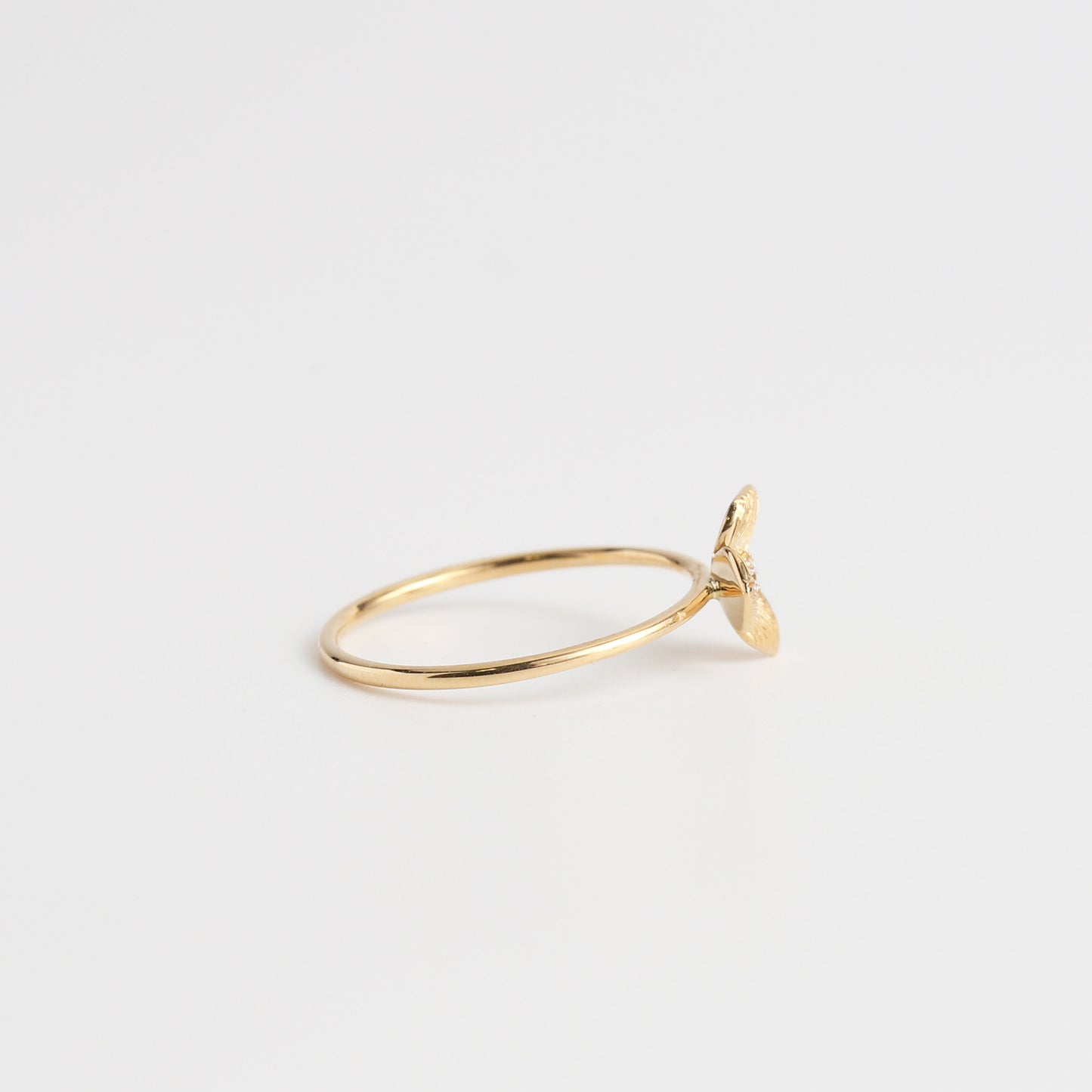 Trillium / Ring