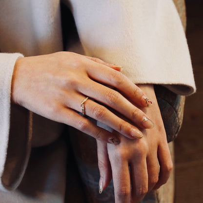 Baguette cut Diamond Ribbon Ring