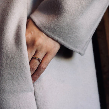 Baguette cut Diamond Ribbon Ring