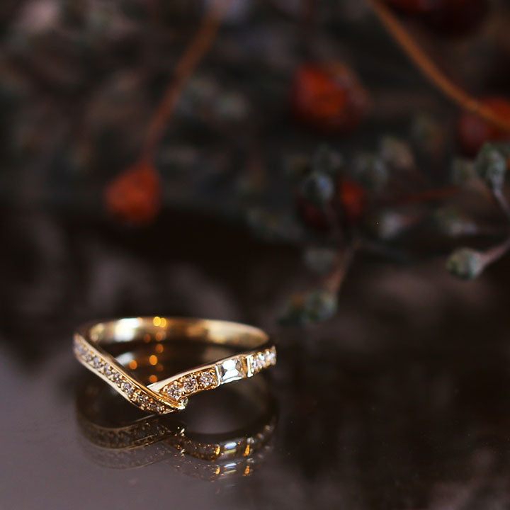 Baguette cut Diamond Ribbon Ring – Avaron STANDARD JEWELRY